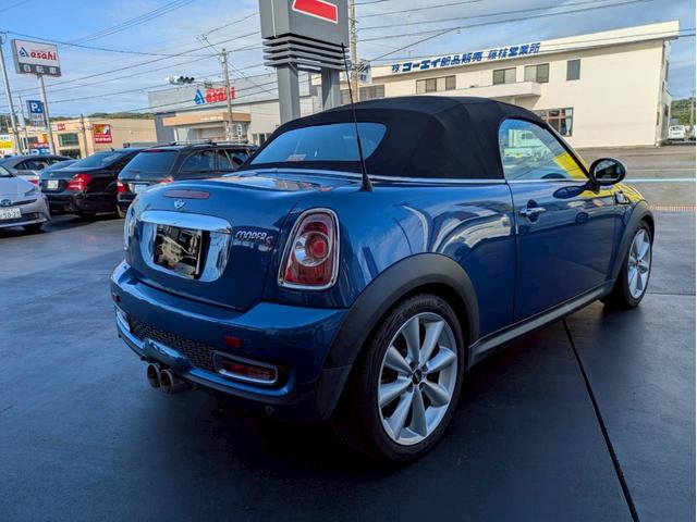 ＭＩＮＩ クーパーＳ　ロードスター　純正ディスプレイオーディオ　レザーシート　シートカーバー　１７ＡＷ　車高調　レムスマフラー　コンフォートパッケージ　可変リアスポイラー　シートヒーター　スマートキー２個　パドルシフト　ＥＴＣ　禁煙車（5枚目）
