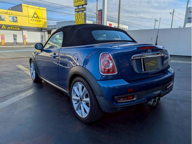 ＭＩＮＩ クーパーＳ　ロードスター　純正ディスプレイオーディオ　レザーシート　シートカーバー　１７ＡＷ　車高調　レムスマフラー　コンフォートパッケージ　可変リアスポイラー　シートヒーター　スマートキー２個　パドルシフト　ＥＴＣ　禁煙車（7枚目）