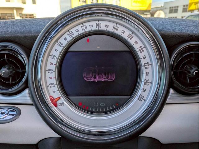ＭＩＮＩ クーパーＳ　ロードスター　純正ディスプレイオーディオ　レザーシート　シートカーバー　１７ＡＷ　車高調　レムスマフラー　コンフォートパッケージ　可変リアスポイラー　シートヒーター　スマートキー２個　パドルシフト　ＥＴＣ　禁煙車（20枚目）