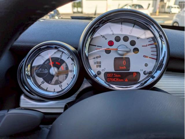ＭＩＮＩ クーパーＳ　ロードスター　純正ディスプレイオーディオ　レザーシート　シートカーバー　１７ＡＷ　車高調　レムスマフラー　コンフォートパッケージ　可変リアスポイラー　シートヒーター　スマートキー２個　パドルシフト　ＥＴＣ　禁煙車（25枚目）