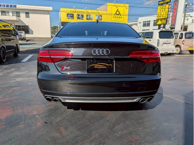 Ｓ８ ベースグレード　ＢＡＮＧ＆ＯＬＵＦＳＥＮサウンド　サンルーフ　アルカンターラ天井　プライバシーガラス　ブラックレザー　シートヒーター＆ベンチレーション　純正ナビフルセグ　３６０°カメラ　スマートキー２個　禁煙車（6枚目）