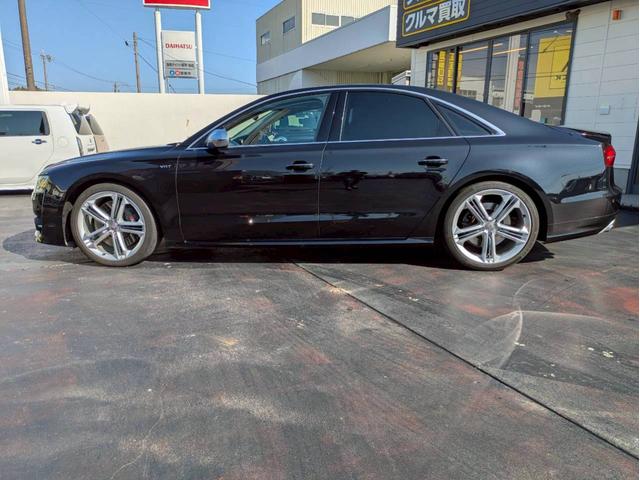 Ｓ８ ベースグレード　ＢＡＮＧ＆ＯＬＵＦＳＥＮサウンド　サンルーフ　アルカンターラ天井　プライバシーガラス　ブラックレザー　シートヒーター＆ベンチレーション　純正ナビフルセグ　３６０°カメラ　スマートキー２個　禁煙車（8枚目）