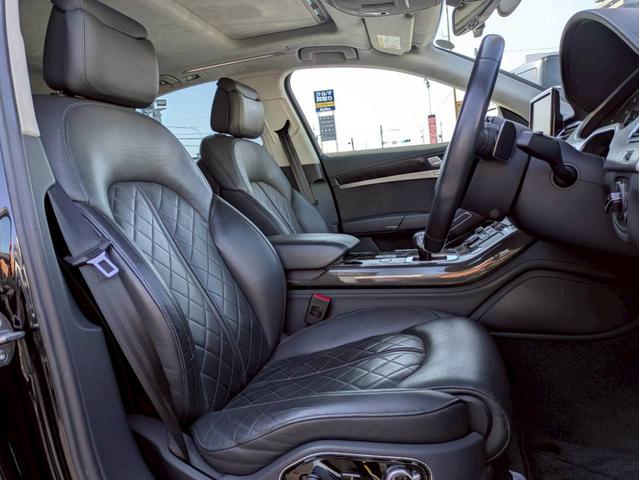 Ｓ８ ベースグレード　ＢＡＮＧ＆ＯＬＵＦＳＥＮサウンド　サンルーフ　アルカンターラ天井　プライバシーガラス　ブラックレザー　シートヒーター＆ベンチレーション　純正ナビフルセグ　３６０°カメラ　スマートキー２個　禁煙車（11枚目）