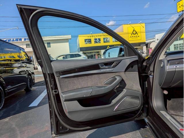 Ｓ８ ベースグレード　ＢＡＮＧ＆ＯＬＵＦＳＥＮサウンド　サンルーフ　アルカンターラ天井　プライバシーガラス　ブラックレザー　シートヒーター＆ベンチレーション　純正ナビフルセグ　３６０°カメラ　スマートキー２個　禁煙車（16枚目）