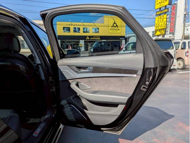 Ｓ８ ベースグレード　ＢＡＮＧ＆ＯＬＵＦＳＥＮサウンド　サンルーフ　アルカンターラ天井　プライバシーガラス　ブラックレザー　シートヒーター＆ベンチレーション　純正ナビフルセグ　３６０°カメラ　スマートキー２個　禁煙車（19枚目）