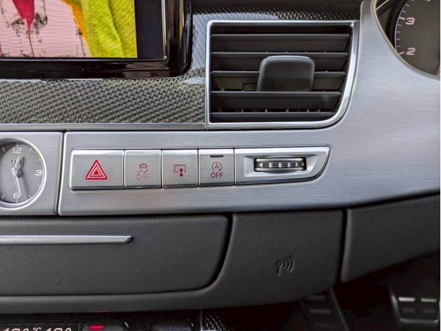 Ｓ８ ベースグレード　ＢＡＮＧ＆ＯＬＵＦＳＥＮサウンド　サンルーフ　アルカンターラ天井　プライバシーガラス　ブラックレザー　シートヒーター＆ベンチレーション　純正ナビフルセグ　３６０°カメラ　スマートキー２個　禁煙車（25枚目）