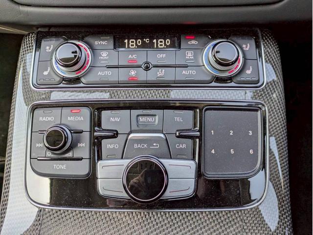 Ｓ８ ベースグレード　ＢＡＮＧ＆ＯＬＵＦＳＥＮサウンド　サンルーフ　アルカンターラ天井　プライバシーガラス　ブラックレザー　シートヒーター＆ベンチレーション　純正ナビフルセグ　３６０°カメラ　スマートキー２個　禁煙車（26枚目）