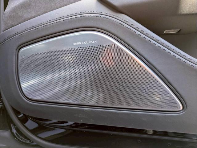 Ｓ８ ベースグレード　ＢＡＮＧ＆ＯＬＵＦＳＥＮサウンド　サンルーフ　アルカンターラ天井　プライバシーガラス　ブラックレザー　シートヒーター＆ベンチレーション　純正ナビフルセグ　３６０°カメラ　スマートキー２個　禁煙車（29枚目）