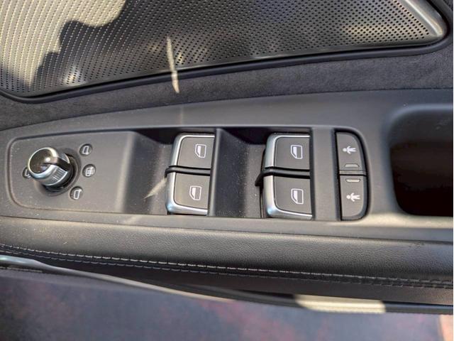 Ｓ８ ベースグレード　ＢＡＮＧ＆ＯＬＵＦＳＥＮサウンド　サンルーフ　アルカンターラ天井　プライバシーガラス　ブラックレザー　シートヒーター＆ベンチレーション　純正ナビフルセグ　３６０°カメラ　スマートキー２個　禁煙車（43枚目）