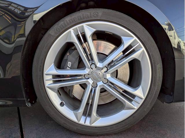 Ｓ８ ベースグレード　ＢＡＮＧ＆ＯＬＵＦＳＥＮサウンド　サンルーフ　アルカンターラ天井　プライバシーガラス　ブラックレザー　シートヒーター＆ベンチレーション　純正ナビフルセグ　３６０°カメラ　スマートキー２個　禁煙車（48枚目）