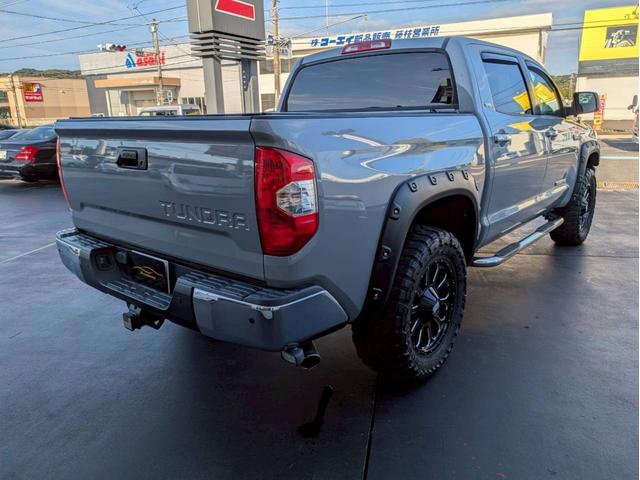 タンドラ クルーマックス SR5 TRDオフロードPKG 新車並行 3インチリフトアップビルシュタインサス 社外20AW 社外マフラー グリルガード・オーバーフェンダーチッピング塗装 サイドステップ 社外ナビフルセグ バックモニター(5枚目)