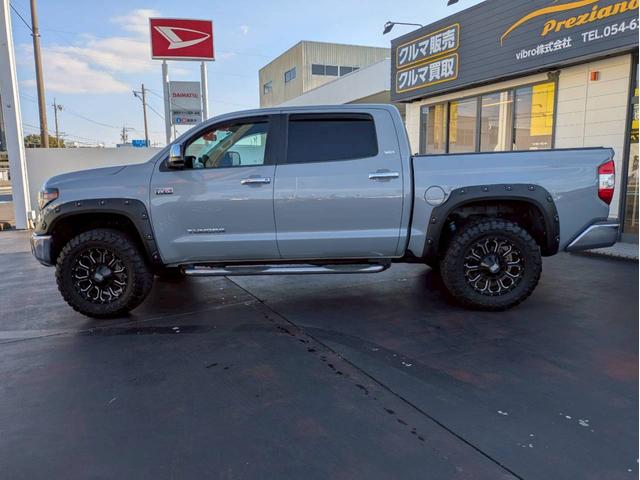 タンドラ クルーマックス SR5 TRDオフロードPKG 新車並行 3インチリフトアップビルシュタインサス 社外20AW 社外マフラー グリルガード・オーバーフェンダーチッピング塗装 サイドステップ 社外ナビフルセグ バックモニター(8枚目)