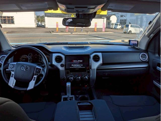 タンドラ クルーマックス SR5 TRDオフロードPKG 新車並行 3インチリフトアップビルシュタインサス 社外20AW 社外マフラー グリルガード・オーバーフェンダーチッピング塗装 サイドステップ 社外ナビフルセグ バックモニター(10枚目)