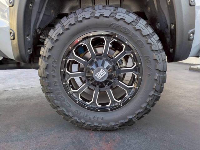 タンドラ クルーマックス SR5 TRDオフロードPKG 新車並行 3インチリフトアップビルシュタインサス 社外20AW 社外マフラー グリルガード・オーバーフェンダーチッピング塗装 サイドステップ 社外ナビフルセグ バックモニター(43枚目)