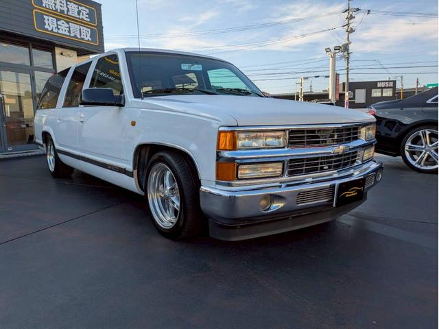 シボレーサバーバン ベースグレード　１７インチホイール　ローダウン　１ナンバー登録２名定員　リアシートあり　ＬＥＤヘッドライト　ユーザー買取　全塗装　観音開きリアハッチ（3枚目）