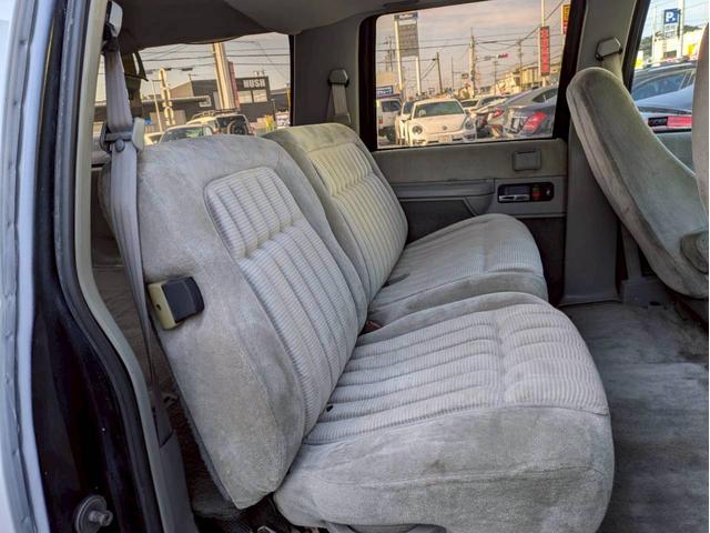 シボレーサバーバン ベースグレード　１７インチホイール　ローダウン　１ナンバー登録２名定員　リアシートあり　ＬＥＤヘッドライト　ユーザー買取　全塗装　観音開きリアハッチ（13枚目）