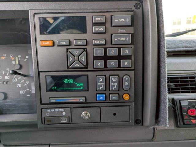 シボレーサバーバン ベースグレード　１７インチホイール　ローダウン　１ナンバー登録２名定員　リアシートあり　ＬＥＤヘッドライト　ユーザー買取　全塗装　観音開きリアハッチ（18枚目）