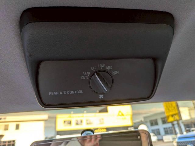 シボレーサバーバン ベースグレード　１７インチホイール　ローダウン　１ナンバー登録２名定員　リアシートあり　ＬＥＤヘッドライト　ユーザー買取　全塗装　観音開きリアハッチ（21枚目）