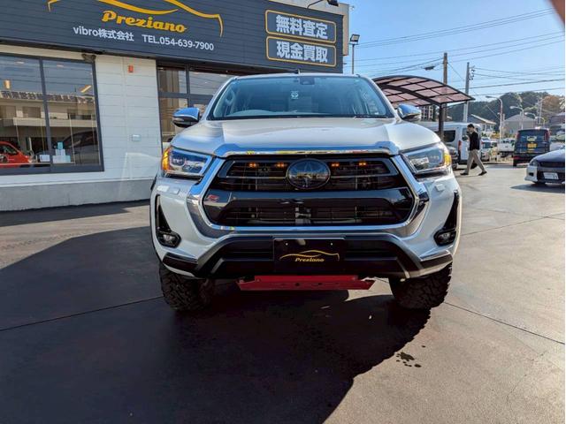 ハイラックス Ｚ　２インチリフトアップ　ＴＲＤホイール　社外テールランプ（純正あり）　オーバーフェンダー　トノカバー　ＴＲＤアンダーカバー　純正ナビ　パノラマモニター　前後ドライブレコーダー　ワンオーナー禁煙車　ＥＴＣ（2枚目）