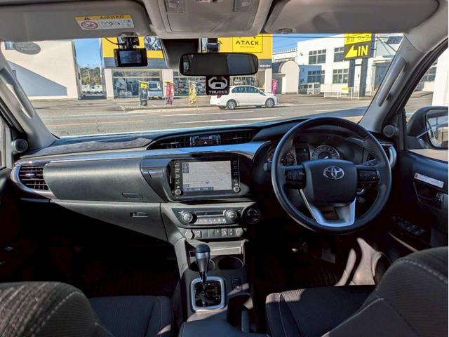 ハイラックス Ｚ　２インチリフトアップ　ＴＲＤホイール　社外テールランプ（純正あり）　オーバーフェンダー　トノカバー　ＴＲＤアンダーカバー　純正ナビ　パノラマモニター　前後ドライブレコーダー　ワンオーナー禁煙車　ＥＴＣ（10枚目）