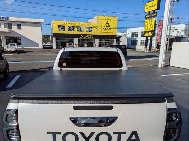 ハイラックス Ｚ　２インチリフトアップ　ＴＲＤホイール　社外テールランプ（純正あり）　オーバーフェンダー　トノカバー　ＴＲＤアンダーカバー　純正ナビ　パノラマモニター　前後ドライブレコーダー　ワンオーナー禁煙車　ＥＴＣ（15枚目）