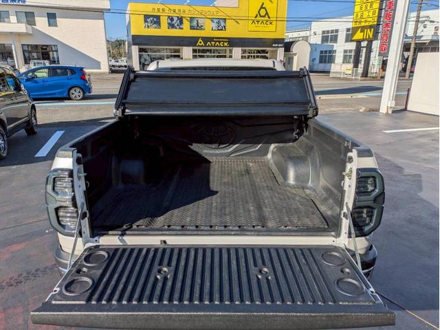 ハイラックス Ｚ　２インチリフトアップ　ＴＲＤホイール　社外テールランプ（純正あり）　オーバーフェンダー　トノカバー　ＴＲＤアンダーカバー　純正ナビ　パノラマモニター　前後ドライブレコーダー　ワンオーナー禁煙車　ＥＴＣ（16枚目）