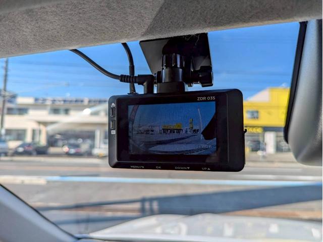 ハイラックス Ｚ　２インチリフトアップ　ＴＲＤホイール　社外テールランプ（純正あり）　オーバーフェンダー　トノカバー　ＴＲＤアンダーカバー　純正ナビ　パノラマモニター　前後ドライブレコーダー　ワンオーナー禁煙車　ＥＴＣ（24枚目）