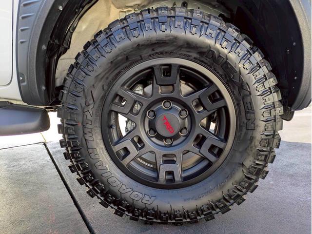 ハイラックス Ｚ　２インチリフトアップ　ＴＲＤホイール　社外テールランプ（純正あり）　オーバーフェンダー　トノカバー　ＴＲＤアンダーカバー　純正ナビ　パノラマモニター　前後ドライブレコーダー　ワンオーナー禁煙車　ＥＴＣ（41枚目）
