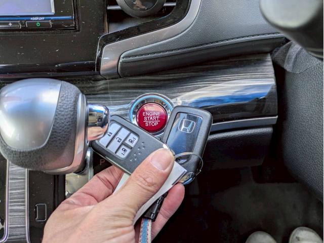 オデッセイ アブソルート・Xホンダセンシング 純正ナビ フルセグTV 純正フリップダウンモニター バックモニター 両側電動パワースライドドア ホンダセイシング レーダークルーズ LEDヘッドライト ドライブレコーダー スマートキー2個 禁煙車(30枚目)