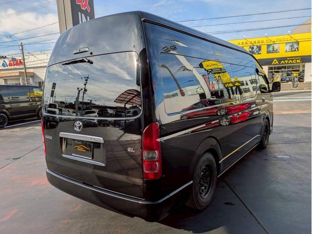 ハイエースコミューター スーパーロングGL 構造変更10人乗り普通免許OK トランポ仕様 ナビフルセグ パノラマモニター デジタルインナーミラー 電動スライドドア 社外エアロ ローダウン ワンオーナー 8ナンバー登録 LEDヘッドライト 禁煙車(5枚目)