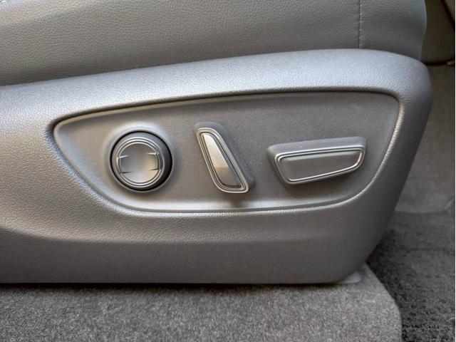 ランドクルーザー２５０ ＶＸ　純正１２．３インチナビ　フルセグ　ＪＢＬサウンドシステム　パノラマモニター　サンルーフ　デジタルインナーミラー　レザーシート　パワーシート　エアシート　　スマートキー２個　ワンオーナー禁煙車　ＢＳＭ（30枚目）