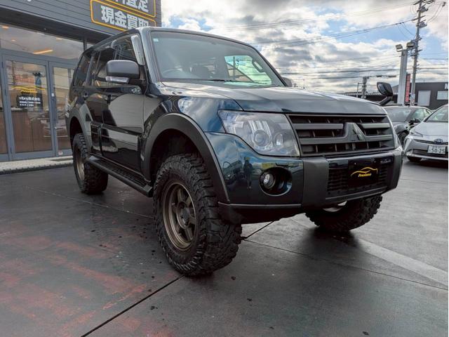 パジェロ ロング　エクシード　新品サス２インチリフトアップ　社外１７ＡＷ　ジオランダーＭ／Ｔ　サイドステップ・グリル・オーバーフェンダー・ミラー・アンダーカバーチッピング塗装　レザーシート　ナビ　バックモニター　ワンオーナー禁煙車（3枚目）