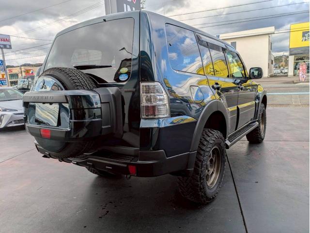 パジェロ ロング　エクシード　新品サス２インチリフトアップ　社外１７ＡＷ　ジオランダーＭ／Ｔ　サイドステップ・グリル・オーバーフェンダー・ミラー・アンダーカバーチッピング塗装　レザーシート　ナビ　バックモニター　ワンオーナー禁煙車（5枚目）