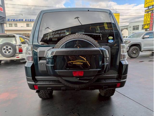 パジェロ ロング　エクシード　新品サス２インチリフトアップ　社外１７ＡＷ　ジオランダーＭ／Ｔ　サイドステップ・グリル・オーバーフェンダー・ミラー・アンダーカバーチッピング塗装　レザーシート　ナビ　バックモニター　ワンオーナー禁煙車（6枚目）