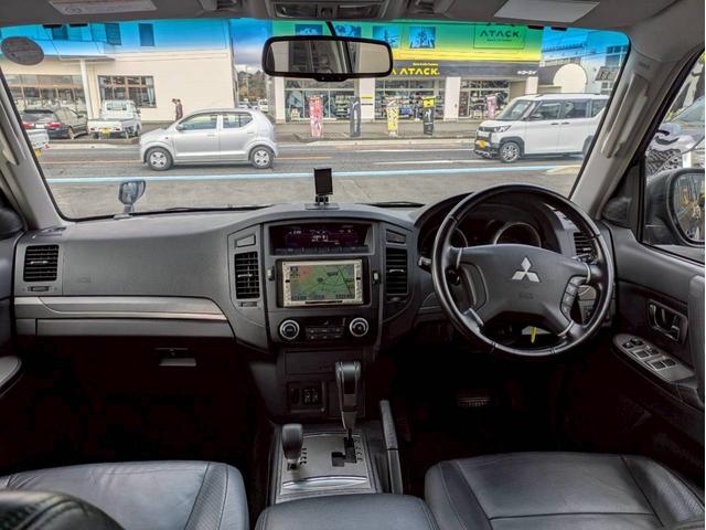 パジェロ ロング　エクシード　新品サス２インチリフトアップ　社外１７ＡＷ　ジオランダーＭ／Ｔ　サイドステップ・グリル・オーバーフェンダー・ミラー・アンダーカバーチッピング塗装　レザーシート　ナビ　バックモニター　ワンオーナー禁煙車（10枚目）