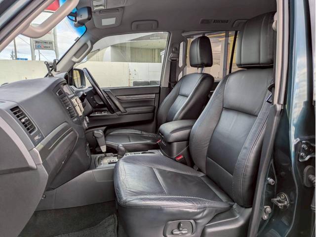 パジェロ ロング　エクシード　新品サス２インチリフトアップ　社外１７ＡＷ　ジオランダーＭ／Ｔ　サイドステップ・グリル・オーバーフェンダー・ミラー・アンダーカバーチッピング塗装　レザーシート　ナビ　バックモニター　ワンオーナー禁煙車（12枚目）