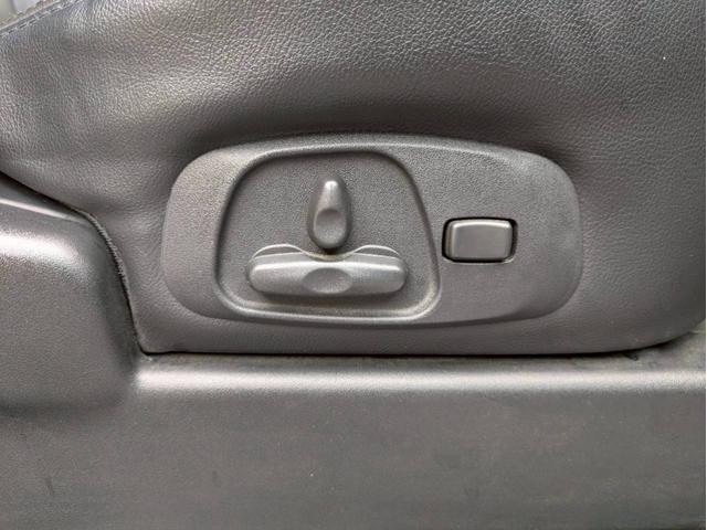 パジェロ ロング　エクシード　新品サス２インチリフトアップ　社外１７ＡＷ　ジオランダーＭ／Ｔ　サイドステップ・グリル・オーバーフェンダー・ミラー・アンダーカバーチッピング塗装　レザーシート　ナビ　バックモニター　ワンオーナー禁煙車（24枚目）