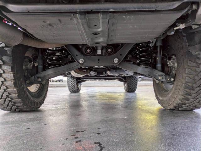 パジェロ ロング　エクシード　新品サス２インチリフトアップ　社外１７ＡＷ　ジオランダーＭ／Ｔ　サイドステップ・グリル・オーバーフェンダー・ミラー・アンダーカバーチッピング塗装　レザーシート　ナビ　バックモニター　ワンオーナー禁煙車（42枚目）