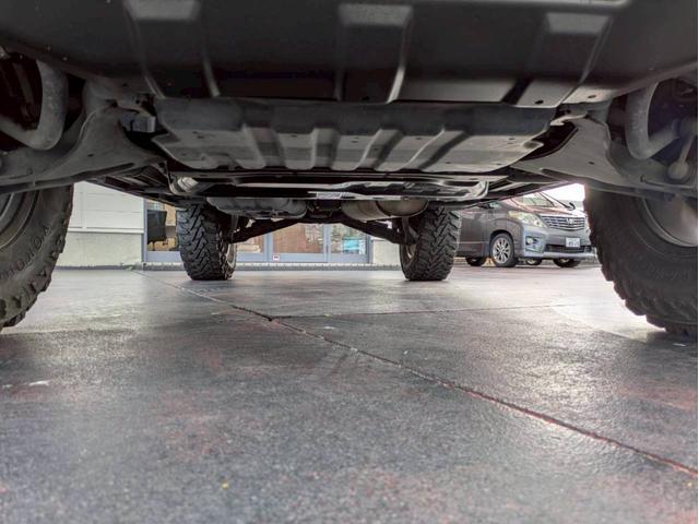 パジェロ ロング　エクシード　新品サス２インチリフトアップ　社外１７ＡＷ　ジオランダーＭ／Ｔ　サイドステップ・グリル・オーバーフェンダー・ミラー・アンダーカバーチッピング塗装　レザーシート　ナビ　バックモニター　ワンオーナー禁煙車（43枚目）