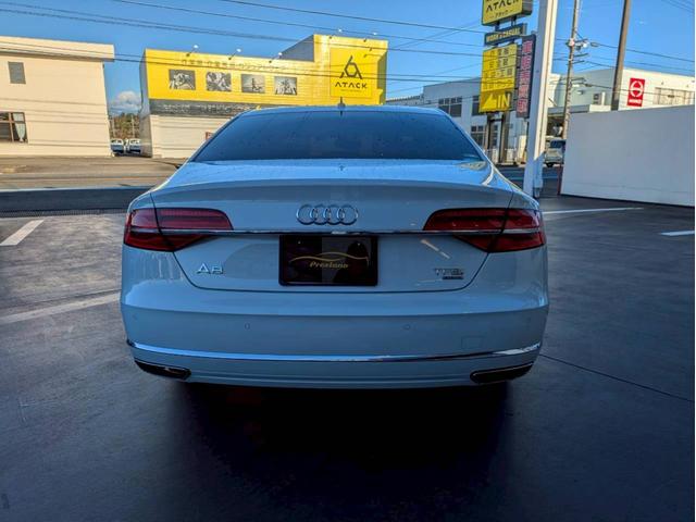 Ａ８ ３．０ＴＦＳＩクワトロ　メーカーナビフルセグ３６０°カメラ　マトリクスＬＥＤヘッドライト　サンルーフ　レザーシート　メモリー付きパワーシート　ＢＯＳＥサウンドシステム　シートヒーター　パワートランク　スマートキー２個　禁煙車（6枚目）