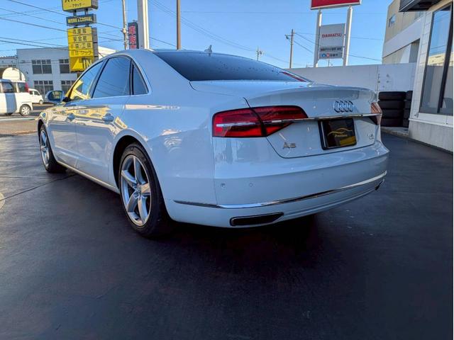 Ａ８ ３．０ＴＦＳＩクワトロ　メーカーナビフルセグ３６０°カメラ　マトリクスＬＥＤヘッドライト　サンルーフ　レザーシート　メモリー付きパワーシート　ＢＯＳＥサウンドシステム　シートヒーター　パワートランク　スマートキー２個　禁煙車（7枚目）