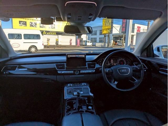 Ａ８ ３．０ＴＦＳＩクワトロ　メーカーナビフルセグ３６０°カメラ　マトリクスＬＥＤヘッドライト　サンルーフ　レザーシート　メモリー付きパワーシート　ＢＯＳＥサウンドシステム　シートヒーター　パワートランク　スマートキー２個　禁煙車（10枚目）
