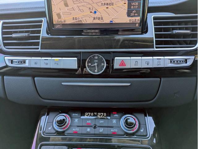 Ａ８ ３．０ＴＦＳＩクワトロ　メーカーナビフルセグ３６０°カメラ　マトリクスＬＥＤヘッドライト　サンルーフ　レザーシート　メモリー付きパワーシート　ＢＯＳＥサウンドシステム　シートヒーター　パワートランク　スマートキー２個　禁煙車（24枚目）