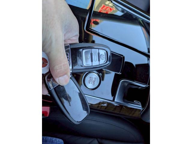 Ａ８ ３．０ＴＦＳＩクワトロ　メーカーナビフルセグ３６０°カメラ　マトリクスＬＥＤヘッドライト　サンルーフ　レザーシート　メモリー付きパワーシート　ＢＯＳＥサウンドシステム　シートヒーター　パワートランク　スマートキー２個　禁煙車（30枚目）