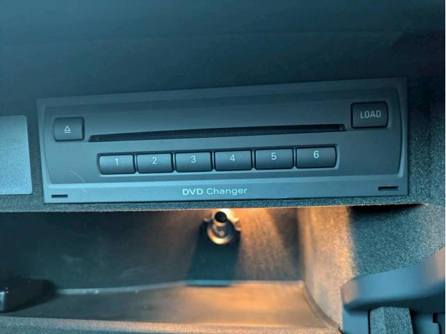 Ａ８ ３．０ＴＦＳＩクワトロ　メーカーナビフルセグ３６０°カメラ　マトリクスＬＥＤヘッドライト　サンルーフ　レザーシート　メモリー付きパワーシート　ＢＯＳＥサウンドシステム　シートヒーター　パワートランク　スマートキー２個　禁煙車（32枚目）