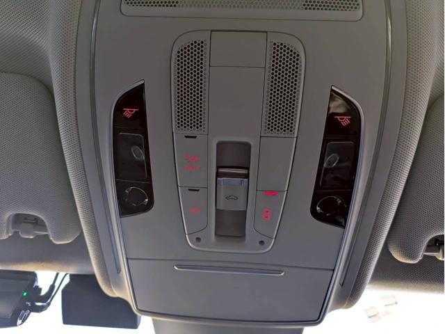 Ａ８ ３．０ＴＦＳＩクワトロ　メーカーナビフルセグ３６０°カメラ　マトリクスＬＥＤヘッドライト　サンルーフ　レザーシート　メモリー付きパワーシート　ＢＯＳＥサウンドシステム　シートヒーター　パワートランク　スマートキー２個　禁煙車（36枚目）