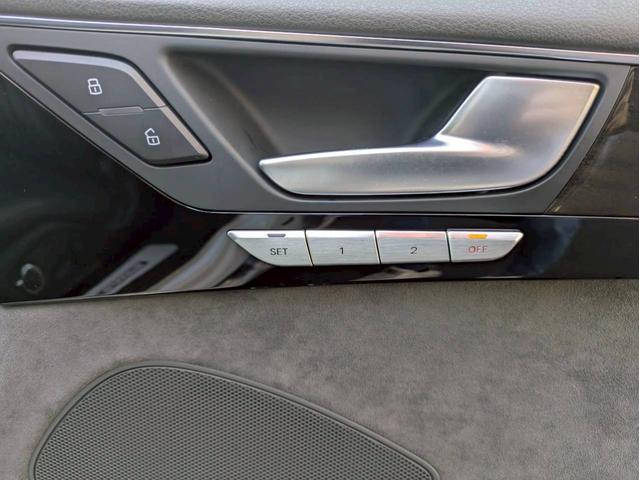 Ａ８ ３．０ＴＦＳＩクワトロ　メーカーナビフルセグ３６０°カメラ　マトリクスＬＥＤヘッドライト　サンルーフ　レザーシート　メモリー付きパワーシート　ＢＯＳＥサウンドシステム　シートヒーター　パワートランク　スマートキー２個　禁煙車（37枚目）