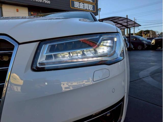 Ａ８ ３．０ＴＦＳＩクワトロ　メーカーナビフルセグ３６０°カメラ　マトリクスＬＥＤヘッドライト　サンルーフ　レザーシート　メモリー付きパワーシート　ＢＯＳＥサウンドシステム　シートヒーター　パワートランク　スマートキー２個　禁煙車（42枚目）