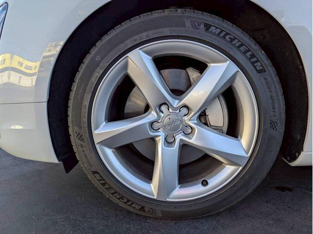 Ａ８ ３．０ＴＦＳＩクワトロ　メーカーナビフルセグ３６０°カメラ　マトリクスＬＥＤヘッドライト　サンルーフ　レザーシート　メモリー付きパワーシート　ＢＯＳＥサウンドシステム　シートヒーター　パワートランク　スマートキー２個　禁煙車（46枚目）