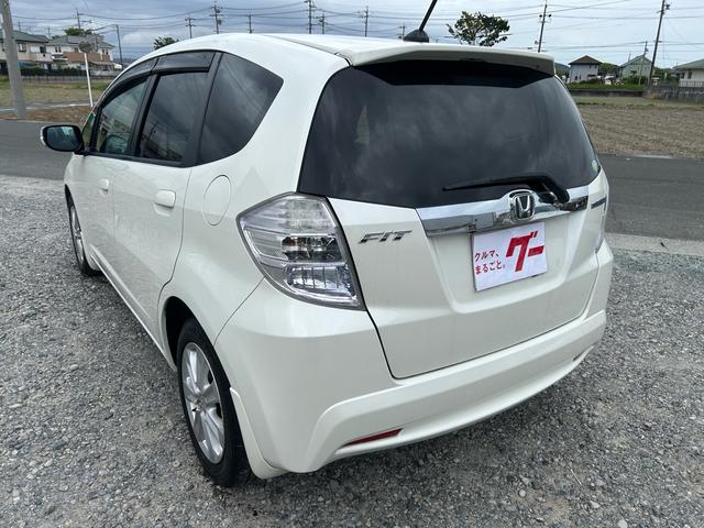 フィットハイブリッド ナビプレミアムセレクション パワーウィンドウ シートヒーター付 リヤカメラ HDDナビ オートライト ナビ・TV AUTOエアコン ETC車載器(16枚目)